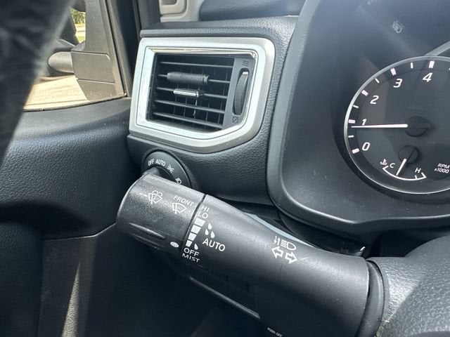 2021 Nissan TITAN Crew Cab SV 4x2
