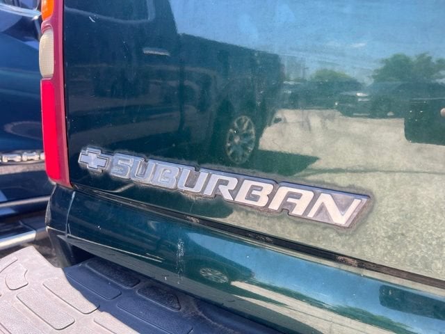 2001 Chevrolet Suburban LS