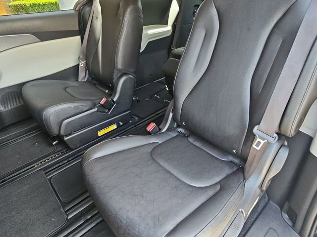 2022 Kia Carnival MPV LX Seat Package