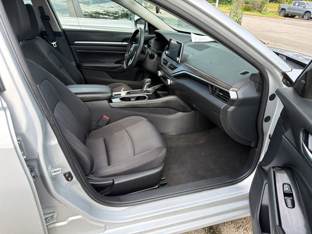 2023 Nissan Altima SV FWD
