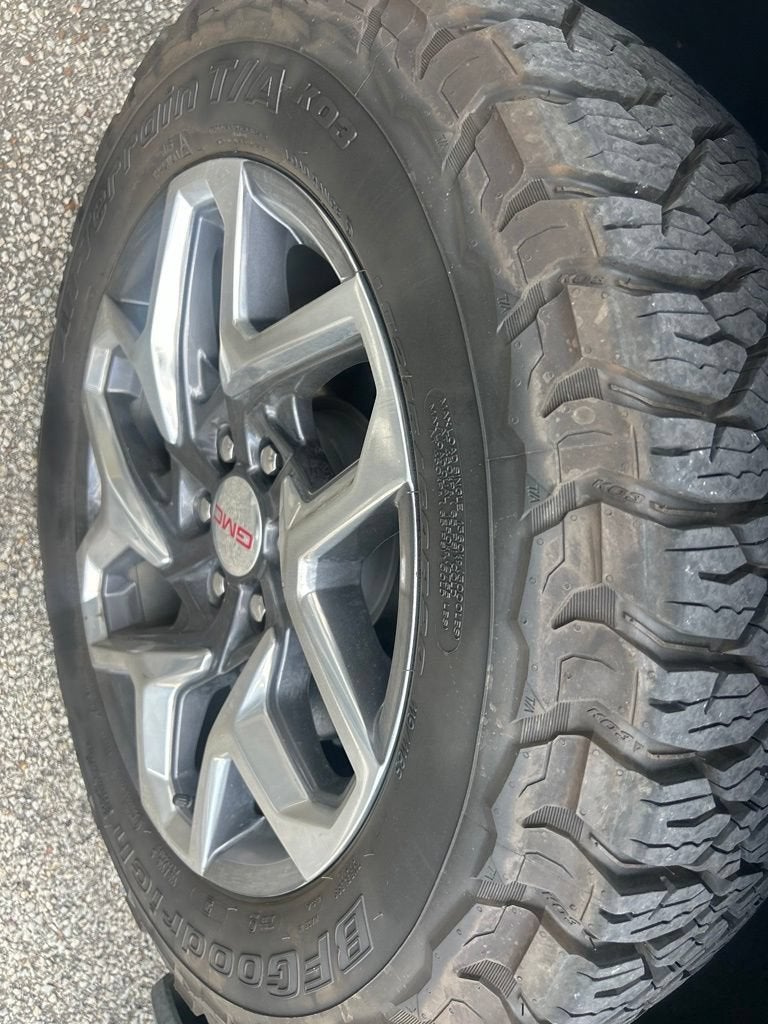 2024 GMC Sierra 1500 SLT