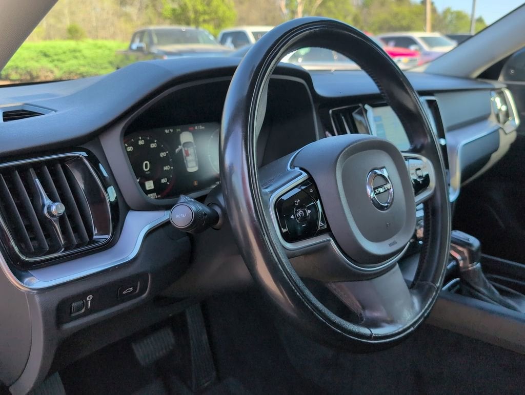 2020 Volvo S60 T5 Momentum