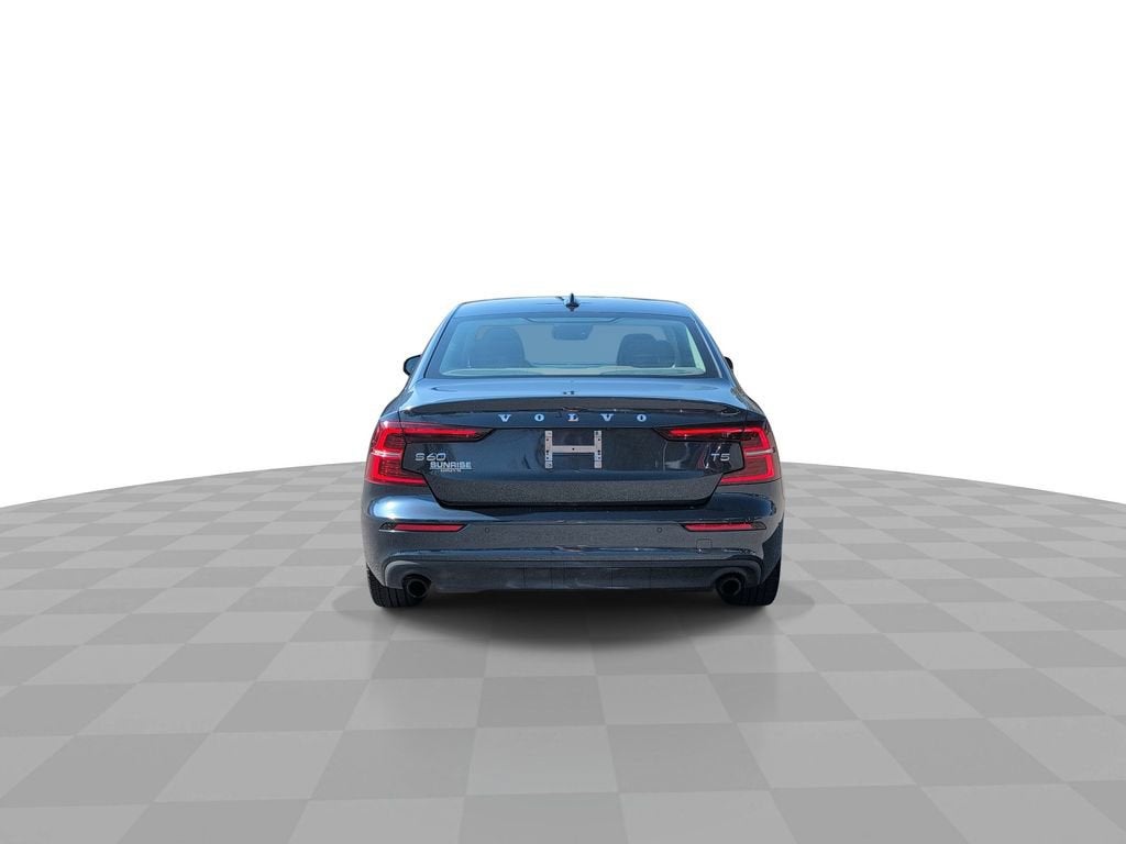 2020 Volvo S60 T5 Momentum