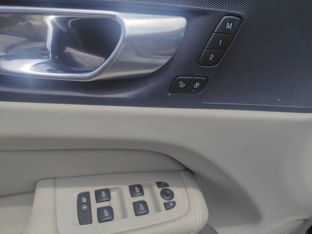 2021 Volvo XC60 T5 Momentum